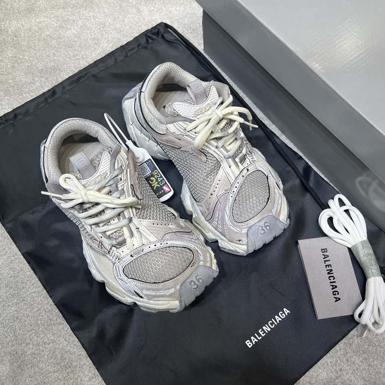 발렌시아가 스테이플러 스니커즈