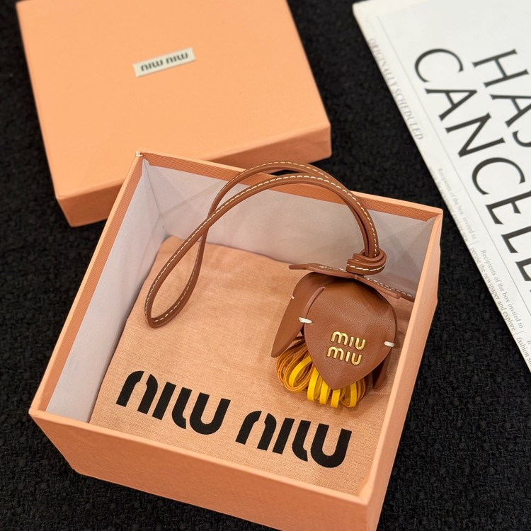 미우미우 키링 가죽 트릭 백참