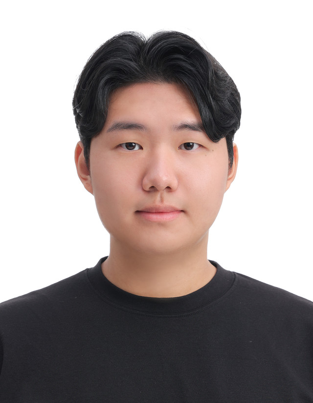 KAIST 창업동아리 KE(KAIST Entrepreneurs)의 회장을 맡고 있는 유동현님은 뇌인지과학과를 전공하면서 전기및전자공학부도 함께 공부하고 있어요.  현재는 Brain-inspired AI를 연구 중이고, 최종적으로는 기술 창업을 목표로 달려가고 있는 분이에요.  금융 쪽에도 관심이 많아 퀀트 전략이나 기후 관련 지수 파생상품 같은 아이디어로 창업을 고민 중이고, 공부도 틈틈이 병행하고 있다고 해요.  기술, 금융, 창업, 연구… 뭐든지 열린 마음으로 이야기 나누는 걸 좋아하고, 재미있는 괴짜들이 함께 모여 만드는 시너지를 누구보다 기대하고 있어요.  같은 방향을 바라보고 있다면, 유동현님과 한 번 이야기 나눠보는 건 어떨까요?(martindhy@kaist.ac.kr) #로봇 #AI #금융