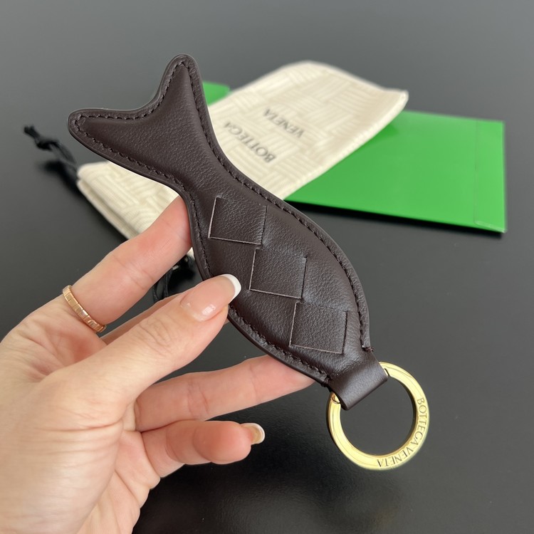 보테가 베네타 피쉬 키 링 제니스