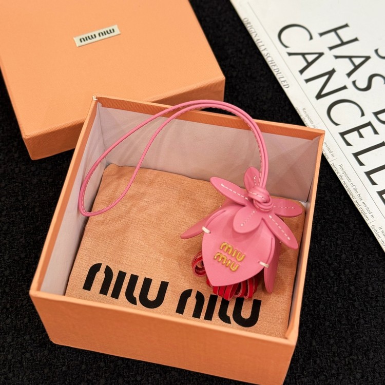 미우미우 키링 가죽 트릭 백참