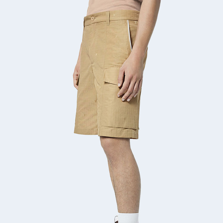 루이비통 립스톱 카고 쇼츠 1ABJIF