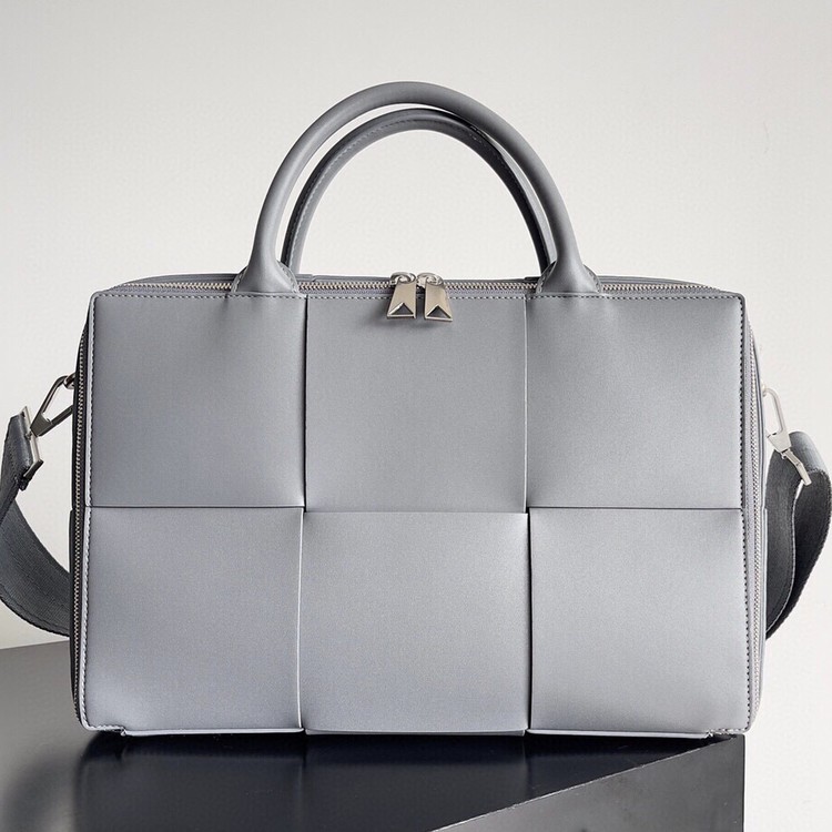 보테가 베네타 라지 인트레치아토 카세트 크로스백