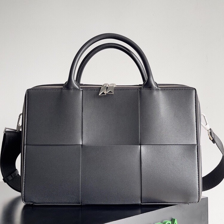 보테가 베네타 라지 인트레치아토 카세트 크로스백