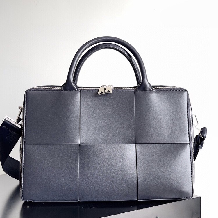 보테가 베네타 라지 인트레치아토 카세트 크로스백