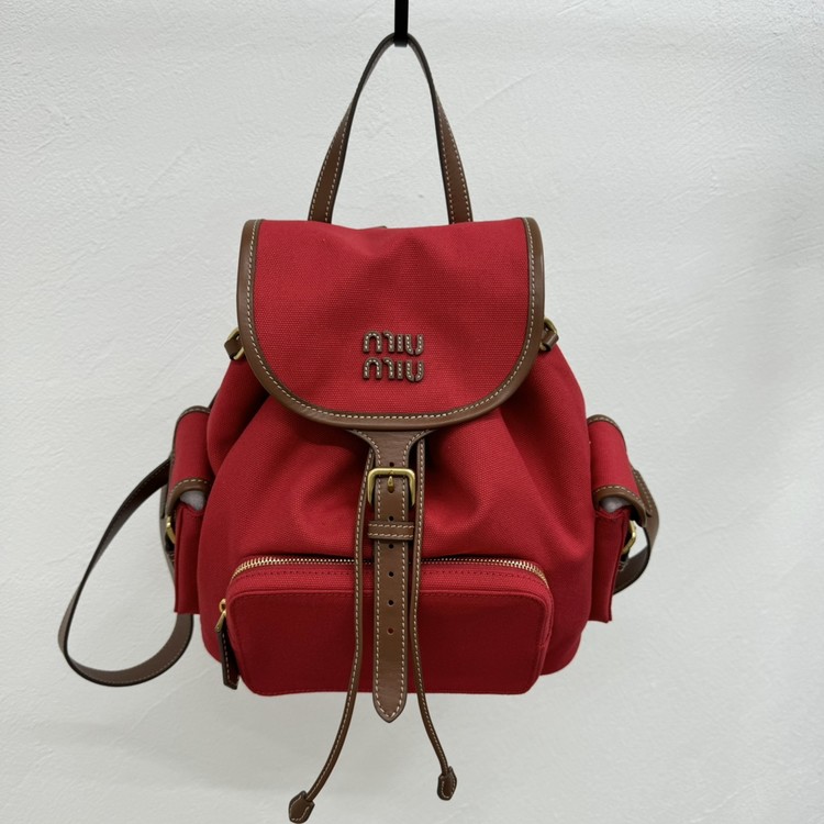 미우미우 백팩 레드