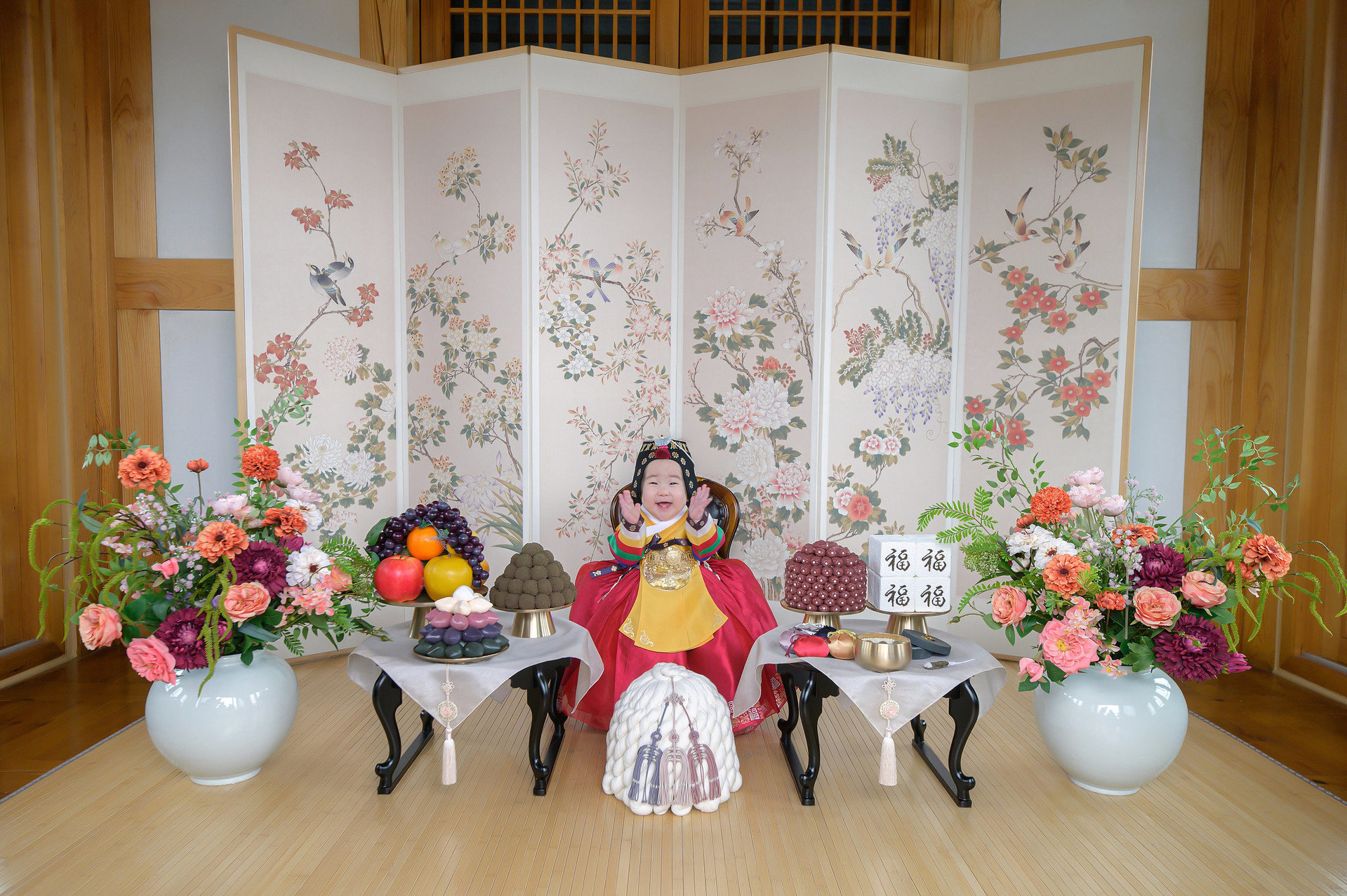 돌상을 배경으로 한 아기 액자 사진 1