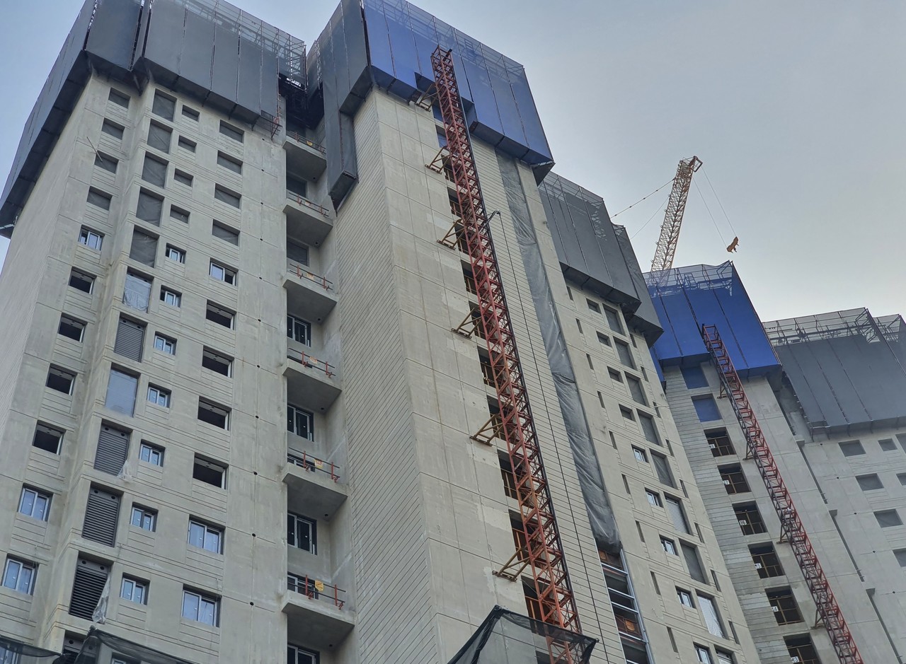 <strong>롯데건설 르웰 신반포</strong><br/>신반포 14차 재건축 / 280세대 / 2023년 입주