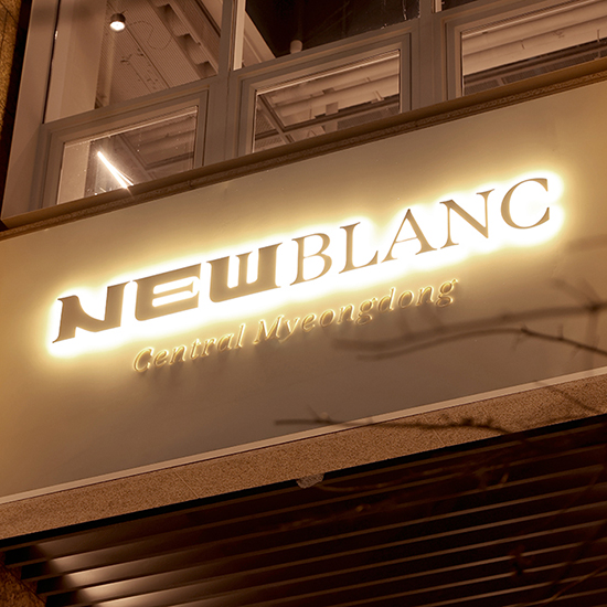 <p style="text-align:middle; font-size:14px; margin-top:7px;">NEWBLANC CENTRAL</p>MYEONGDONG<br><span style="color:#e8caa7;">
