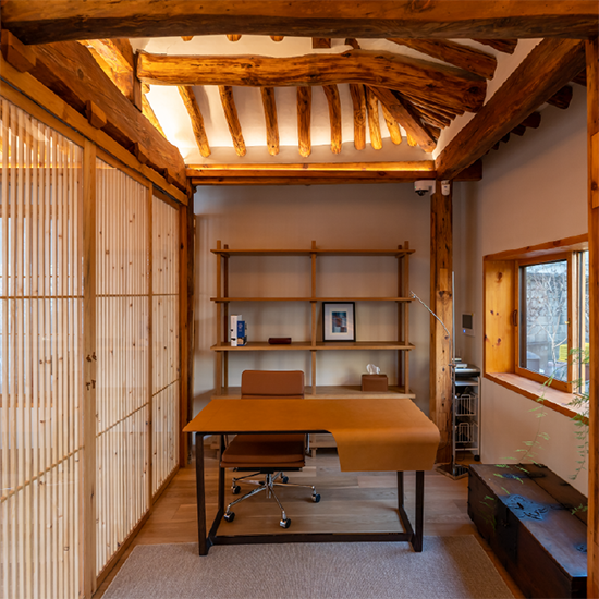 <p style="text-align:middle; font-size:14px; margin-top:7px;">MYEONMOK-DONG</p>HANOK<br>