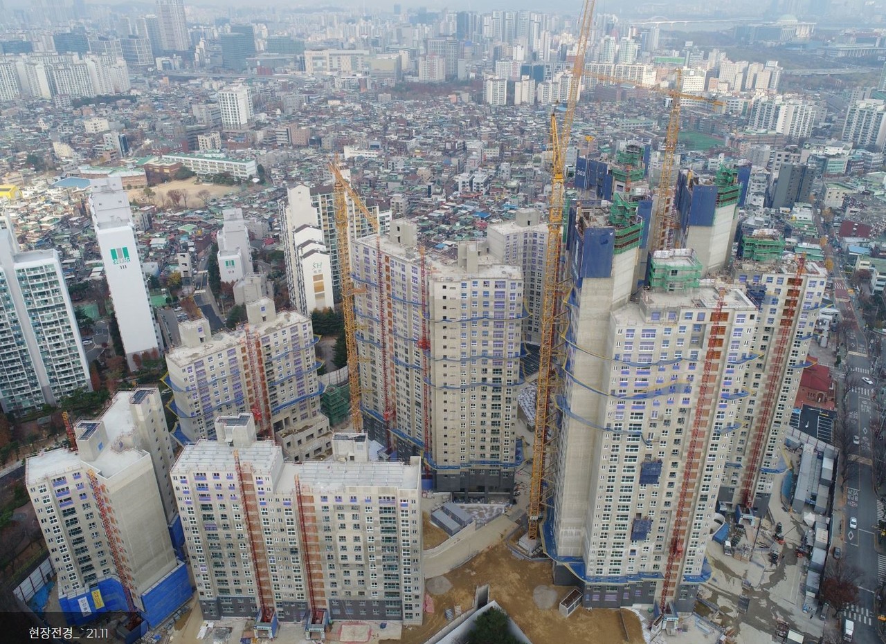 <strong>포스코 건설 신길동3구역</strong><br/>더샵 프레스티지 / 799세대 / 2022년 7월 입주