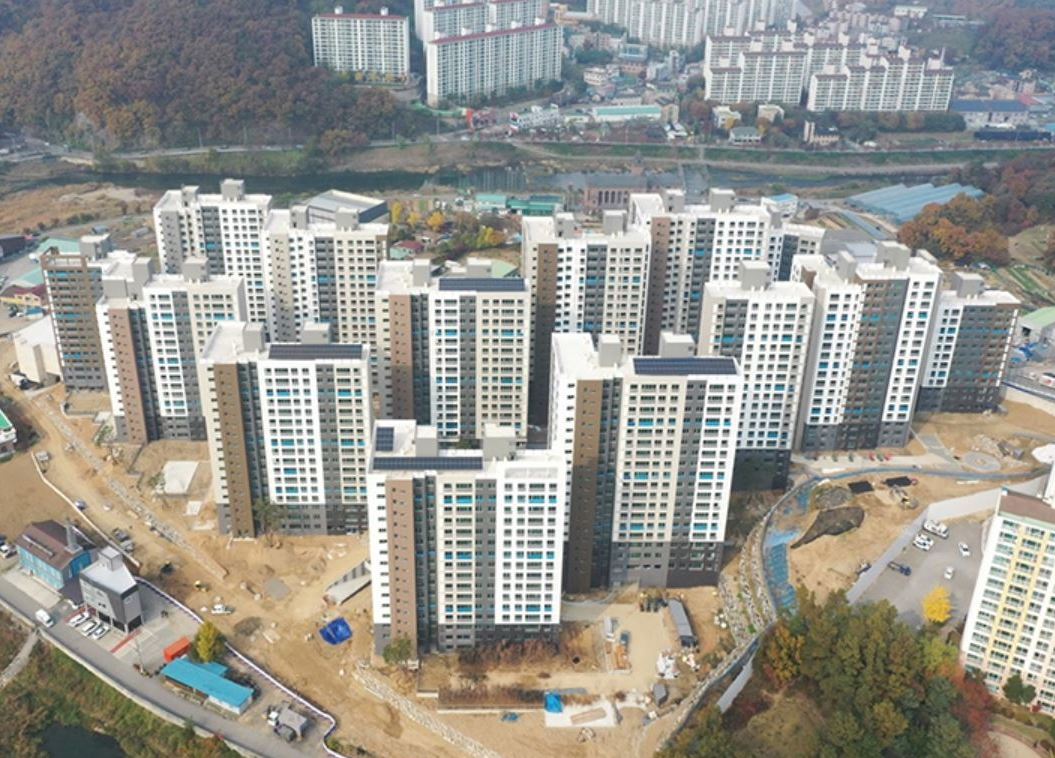 <strong>쌍용건설 광주초월</strong><br/>광주초월 더 플래티넘 / 873세대 / 2022년 2월 입주