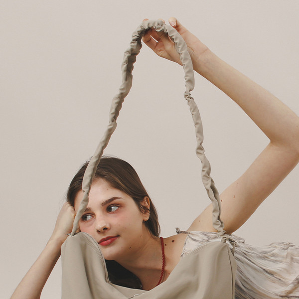 Nylon 2way shirring hobo bag _ Mocha beige : Masmarulez