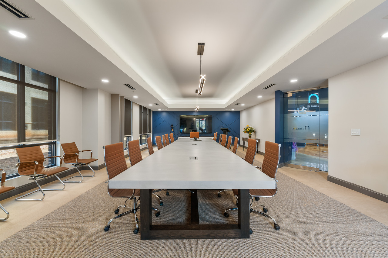 <p><strong><span style="font-size: 22px;">La Luce Board Room</span></strong></p>