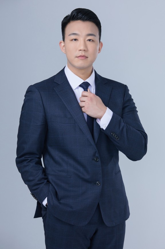 삶의 여정을 함께 설계하는 파트너가 되는 것이 목표인 '지오플랫' Marco님입니다.  글로벌 시장을 무대로 부동산 개발 비즈니스를 준비 중이에요. 혁신보단 개혁을, 판을 바꾸기보단 제대로 굴러가게 만드는 걸 잘합니다. 미국 부동산 라이선스 취득과 도시재생 석사 과정을 통해  글로벌 시장에서 부동산 개발 비즈니스 분야에 한 발씩 나아가고 있습니다.#기초 #설계 #개혁 