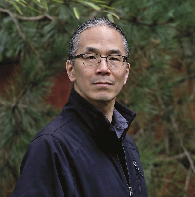 <strong style="font-size: 16px">테드 창</strong> <br/> <span style="font-size: 12px">SF 작가 </span>