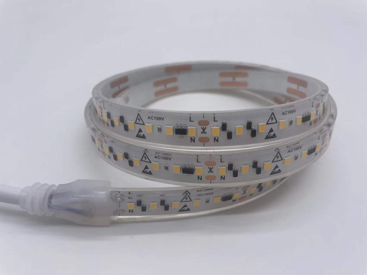 <p style="text-align: center;"> <span style="font-size: 15px; color: rgb(255, 165, 0);"> <strong>※在庫品※</strong> </span> </p>AC100V直結テープライト（屋外可）