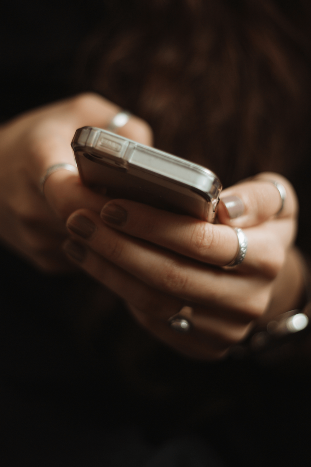 하루 5분, 쉽게 기록하는 행복    하루 1개, 카카오톡을 통해 배달된 미션을  오늘의 행복 모바일 앱으로 간편하게!    언제 어디서나 행복 미션을 확인하고  쉽게 기록할 수 있습니다.