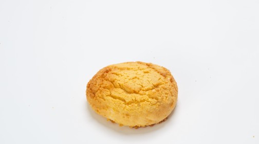 <p style="text-align: left;"><span style="font-size: 18px; font-weight: 600;">소보로빵</span><br><span style="color: rgb(226, 179, 203);"><strong>1,200원</strong></span></p>