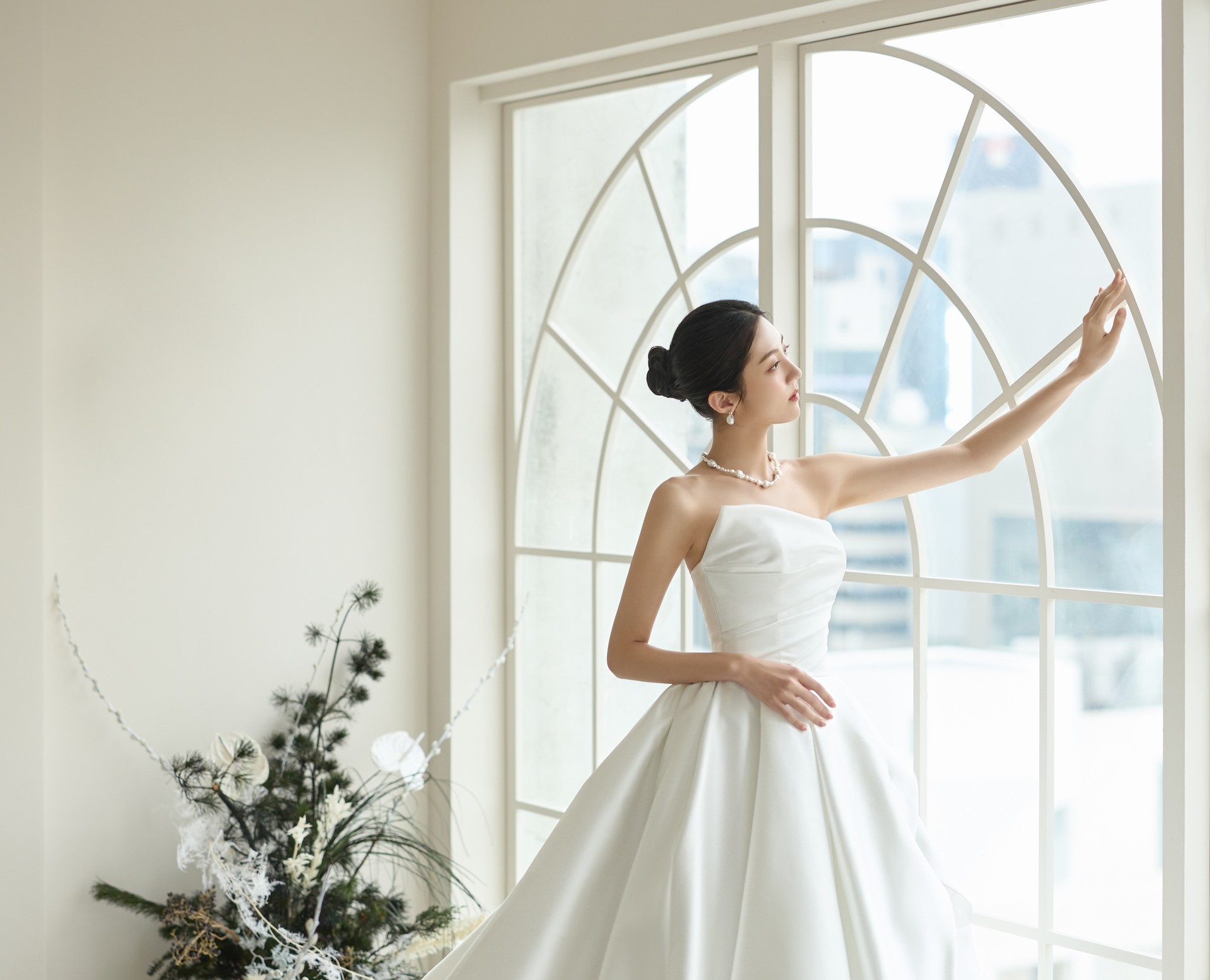 <p style="text-align: center; line-height: 1;"><span style="font-size: 30px; font-family: 'PT Sans', sans-serif; !important;">SERVICES</span></p>  <p style="text-align: center; line-height: 1;"><span style="font-size: 50px; font-weight: 500;">드레스</span></p>