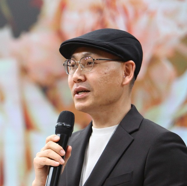 <br><h6 style="text-align: left;"><span style="color:#01b552; font-size: 25px;">정성영 팀장</span></h6>  <p style="text-align: left;">가정 사역 책임</span></p>
