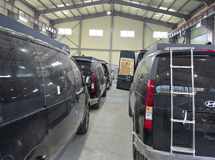 <p class="soln_tit">Vehicle OTM Antenna Solution</p><b class="soln_icon"><i class="xi-arrow-right"></i></b>