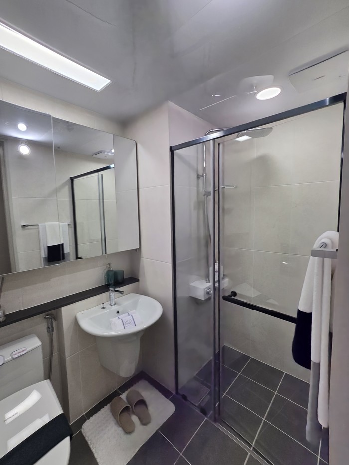 동래 반도유보라 84b 타입 안방 에서 이어지는 화장실