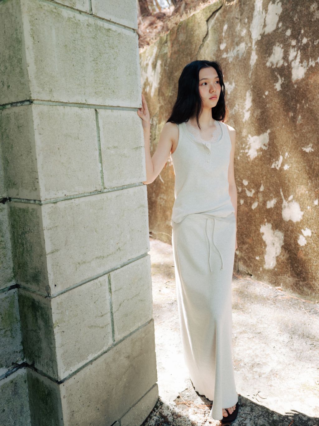【韓国ブランド】MONOHA:25SS Waffle knit jersey long skirt Waffle-knit jersey sleeveless (melange gray) : MONOHA