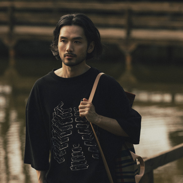 ANGLAN x HEKA] Wood Bone Half Tee - BLACK
