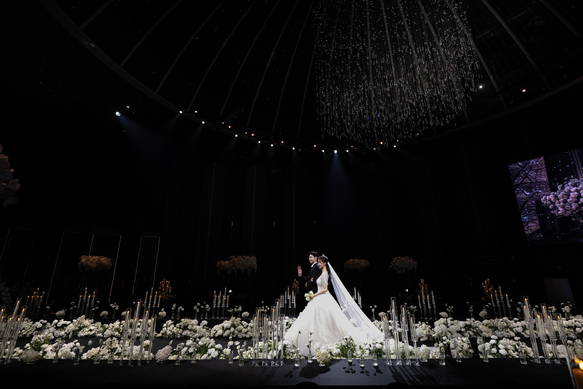 <p style="text-align: center; line-height: 1;"><span style="font-size: 30px; font-family: 'PT Sans', sans-serif; !important;">ABOUT</span></p>  <p style="text-align: center; line-height: 1;"><span style="font-size: 50px; font-weight: 500;">회사소개</span></p>