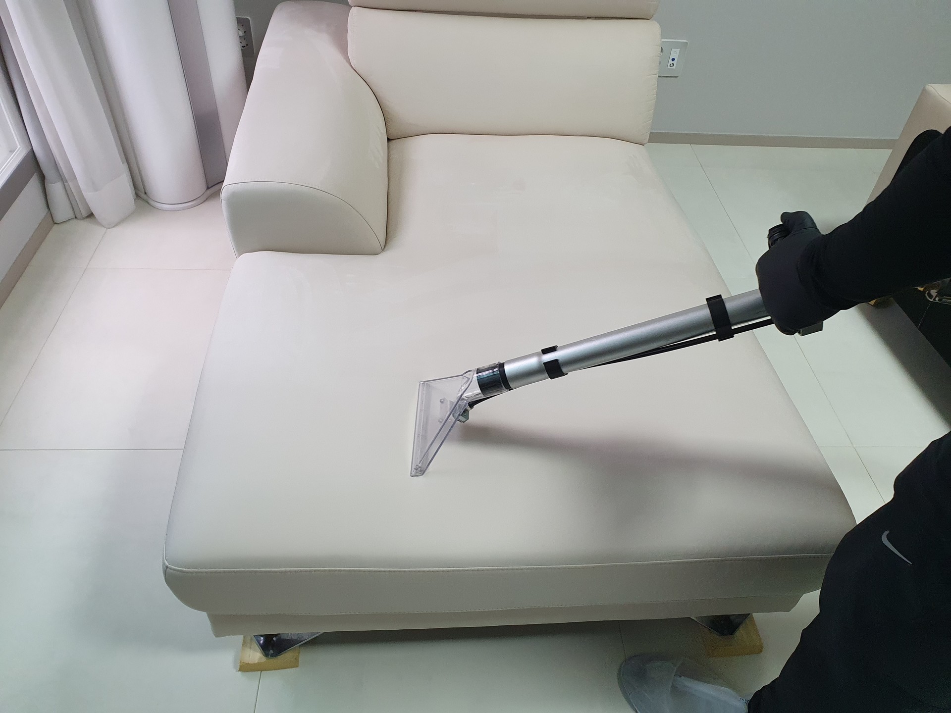 패브릭 소파 습식청소 모습（탈수）