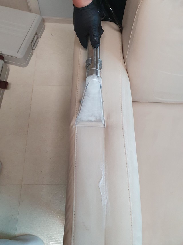 패브릭 소파  습식 청소 모습（세탁）