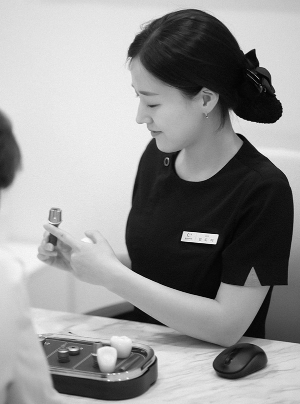 은계치과-시흥은행동치과-클리어치과-앞니임플란트