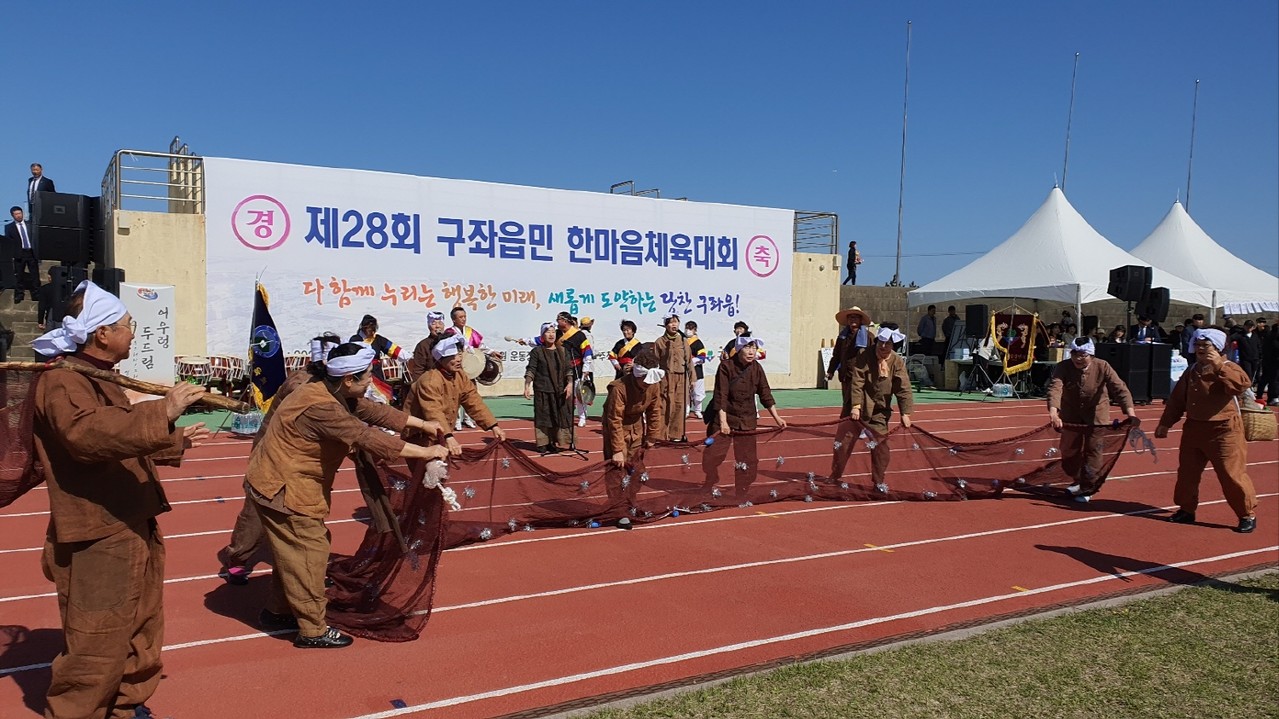 <br><p style="text-align: left;"><span style="font-size: 18px;"><strong>멜 후리는 소리 실경 공연</strong></span></p>