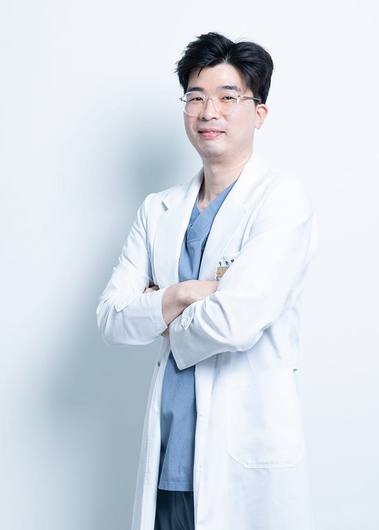 클리어치과-대표원장-윤형식