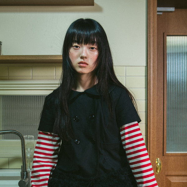 THREE-LAYER RUFFLE SHORT-SLEEVED TOP (BLACK) : THE MUSEUM