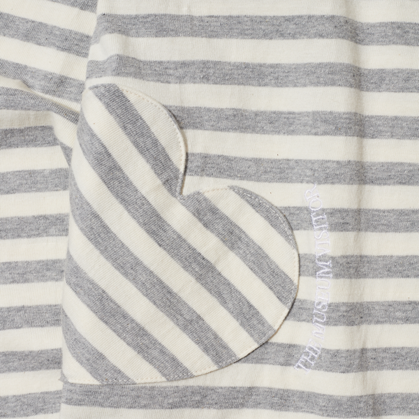 HEART STRIPE LONG T-SHIRT (GREY) : THE MUSEUM VISITOR