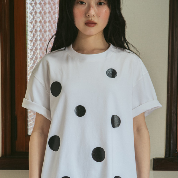GLOSSY BUBBLE T-SHIRT (WHITE) : THE MUSEUM VISITOR