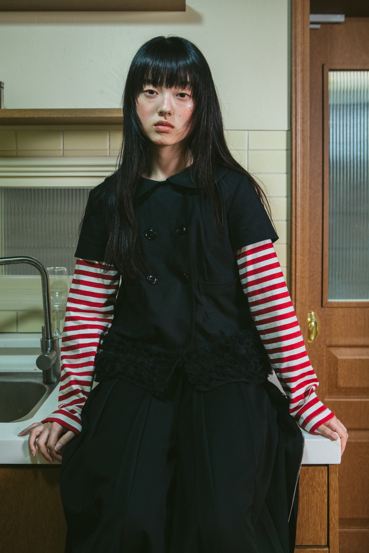 [THE MUSEUM VISITOR]★THREE-LAYER RUFFLE SHORT-SLEEVED TOP THREE-LAYER RUFFLE SHORT-SLEEVED TOP (BLACK) : THE MUSEUM