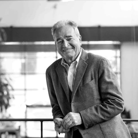 <br><span style="font-family:'roboto'!important;font-size:24pt;color:#fff;">ALBERTO MEDA</span>