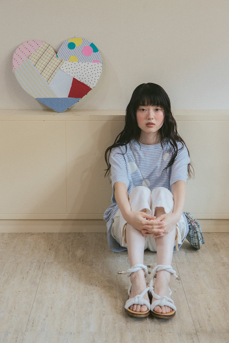GLOSSY BUBBLE T-SHIRT (STRIPE) : THE MUSEUM VISITOR