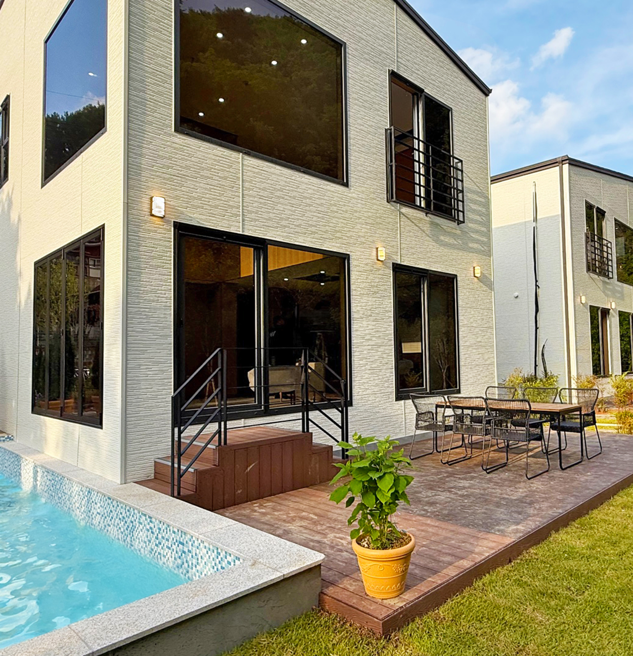 <div style ="font-size:25px;">ROOM TYPE 3.</div><B>POOL VILLA</B>