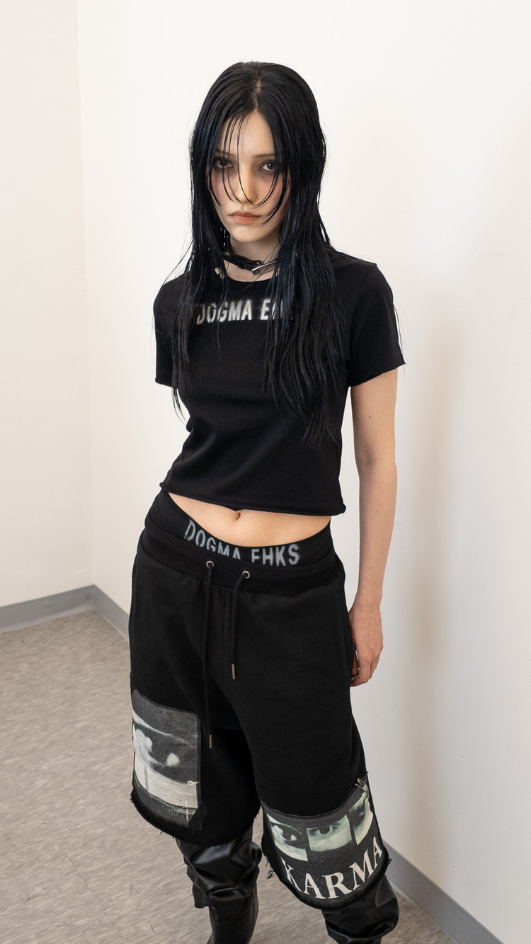 Tシャツ・カットソー [DOGMA EHKS] DIRTY JERSEY PANEL CROP T SHIRT SPRAYED LOGO CROP TOP BLACK : DOGMA EHKS