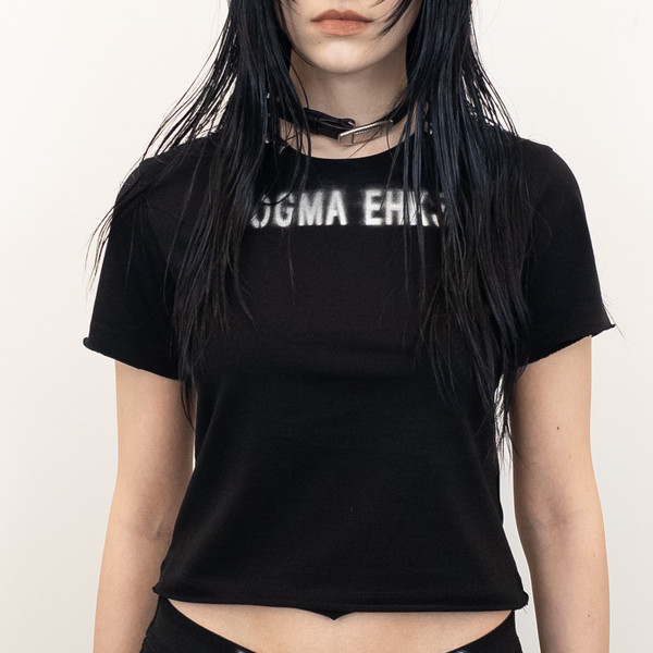 SPRAYED LOGO CROP TOP BLACK : DOGMA EHKS