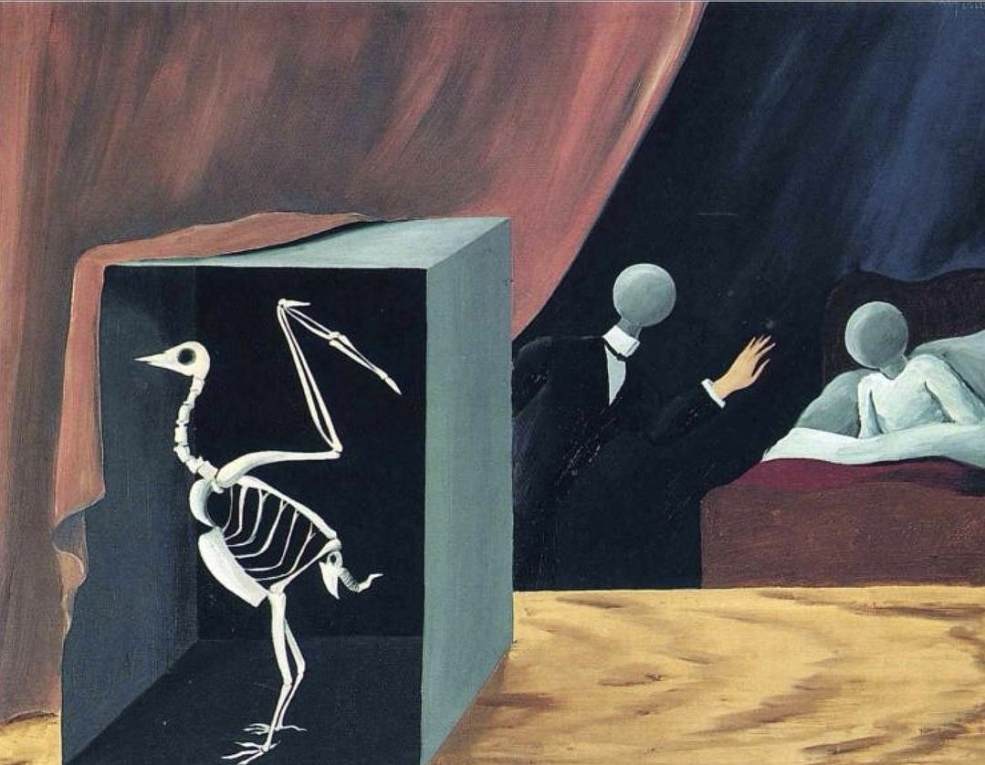 르네 마그리트의 초현실주의 그림. 새의 해골과 가면 쓴 인물들이 등장하는 장면을 통해 겉보기에 그럴듯한 과학적 주장 뒤에 숨겨진 구조와 논리의 빈틈을 상징함