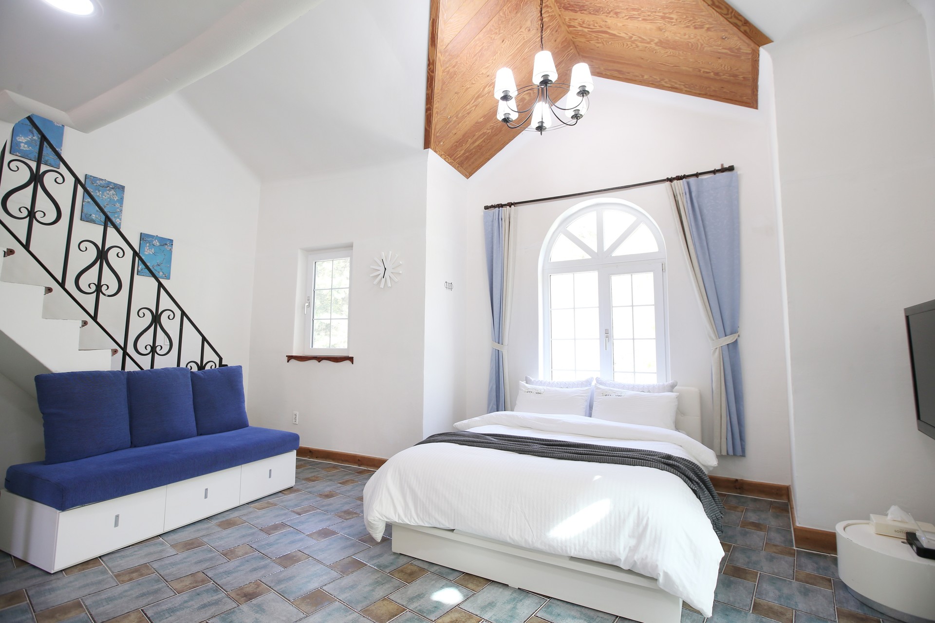 그랜드호텔 505 - 와인동 2층에 위치