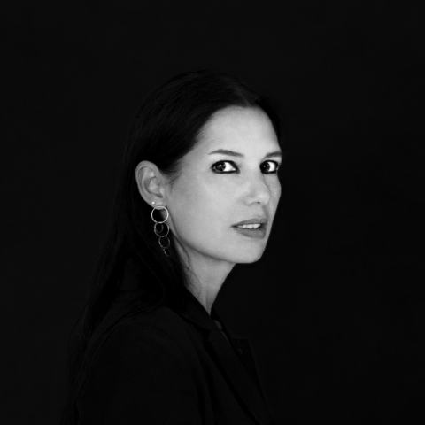 <br><span style="font-family:'roboto'!important;font-size:24pt;color:#fff;">ELISA OSSINO</span>
