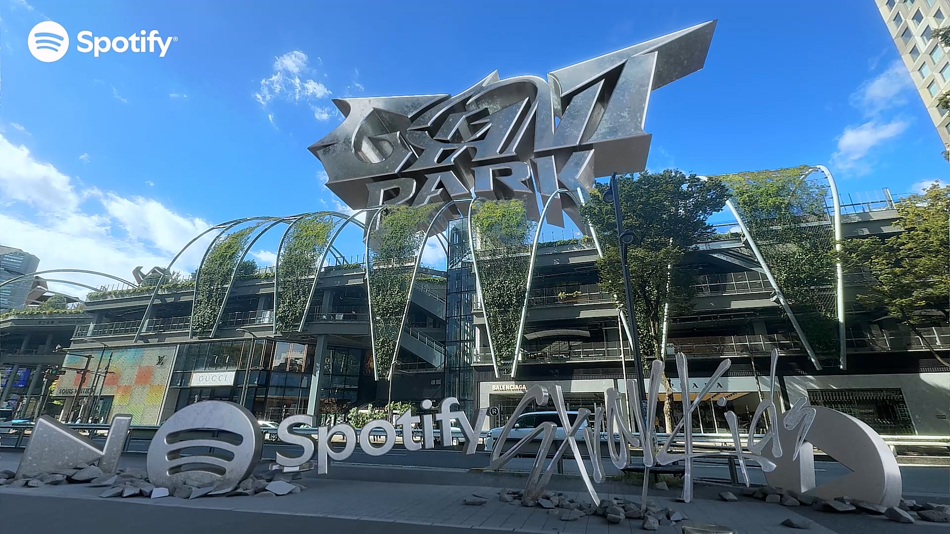 <p style="text-align: center; line-height: 2; font-weight:400;">RELATED PROJECT<br><span style="font-size: 32px;"><strong>Stray Kids [GIANT PARK] in Tokyo</span></strong></p>