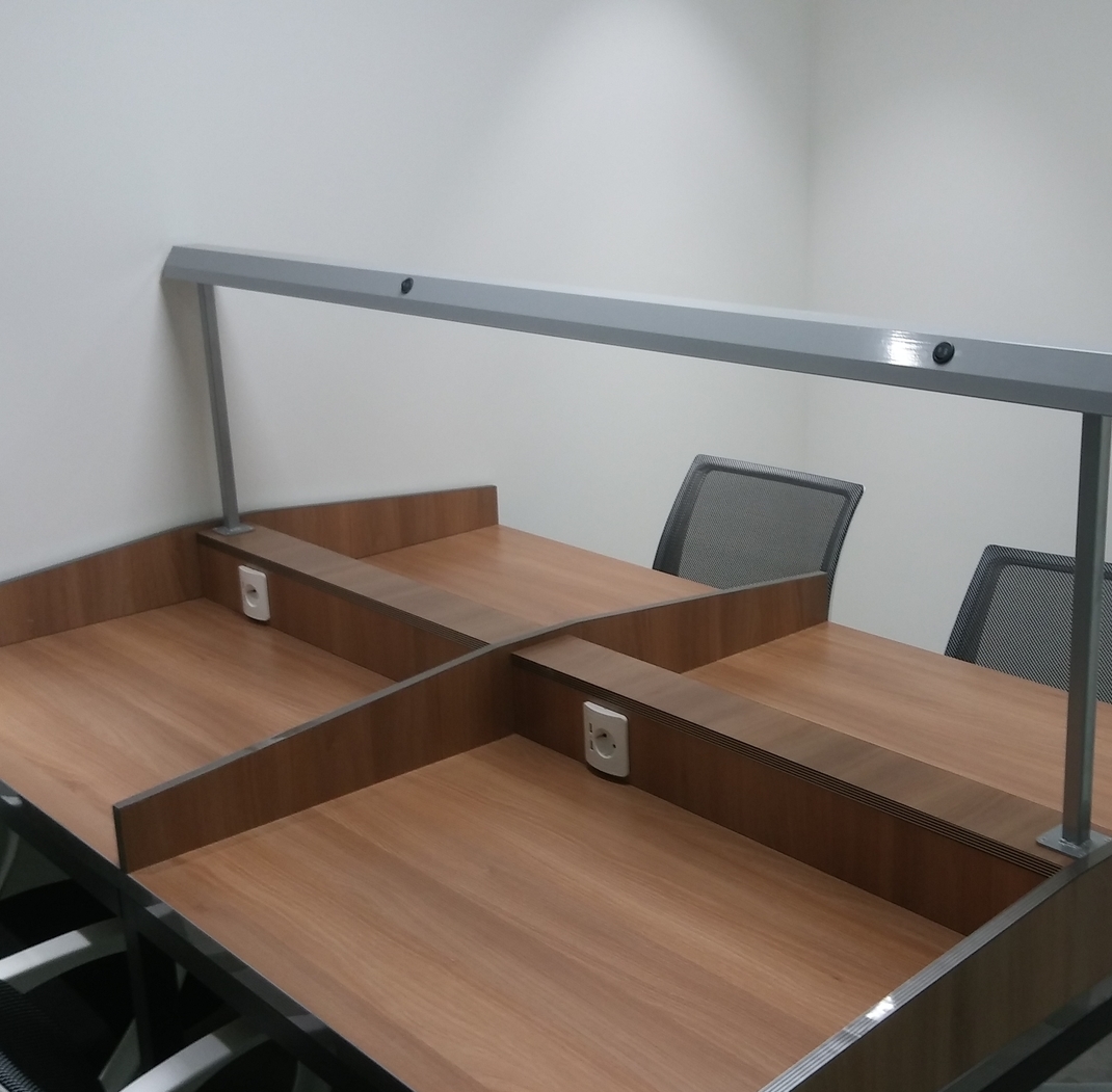 <strong>3층 - 4인 스터디 룸</strong><br/>이용 문의 T. 070 4345 8103