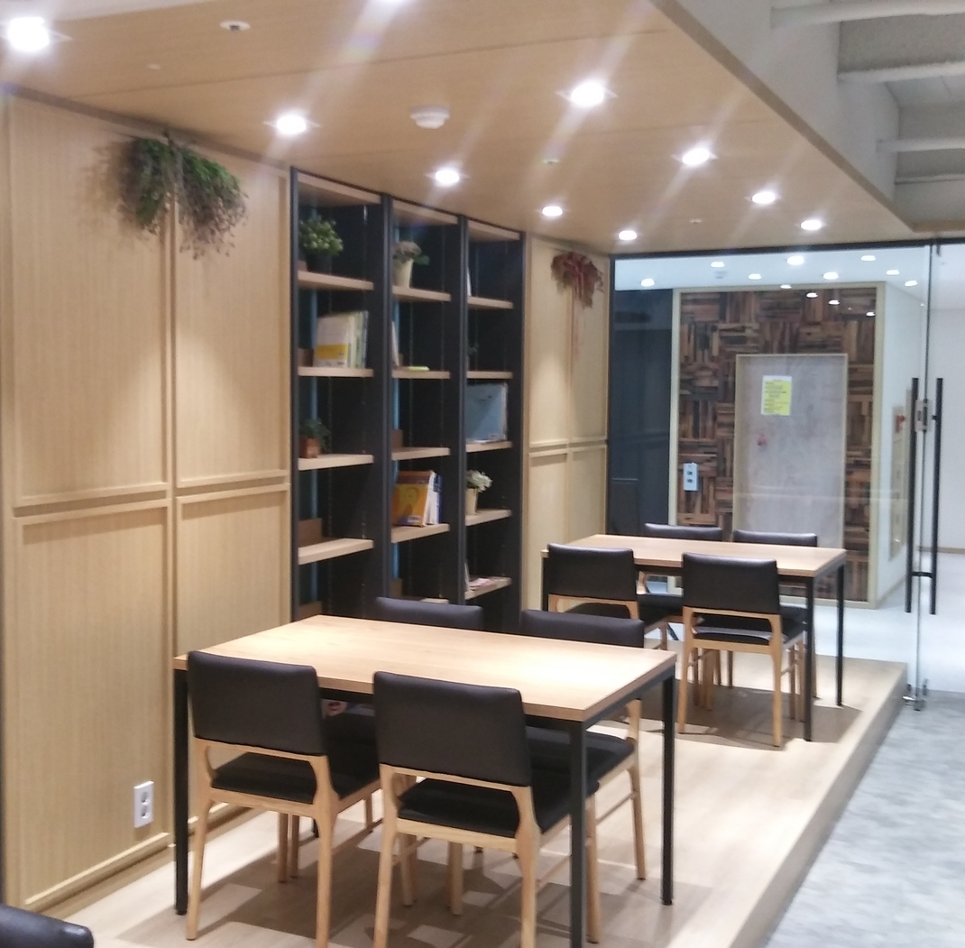 <strong>3층 - 대동북카페</strong><br/>문의 T. 070 4345 8104